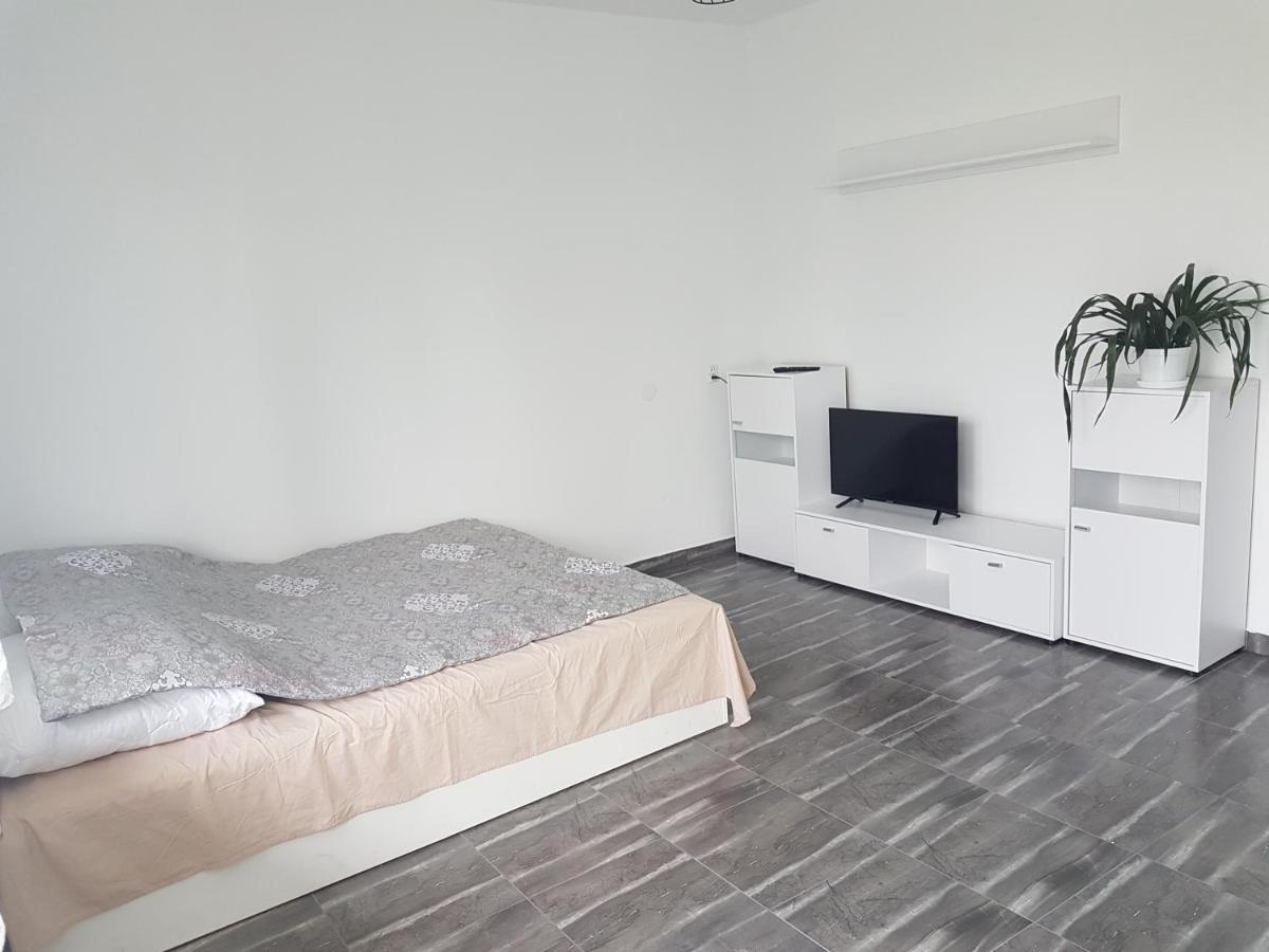 F.H.U Bed And Brekfast Apartment Glinik Exterior foto